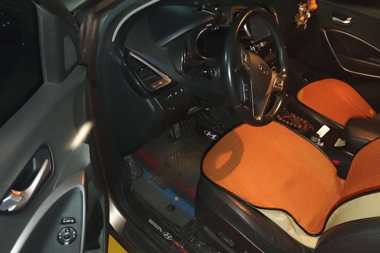 Used Hyundai Santa Fe 2013 2.4L Automatic Two-Wheel Drive Smart Version