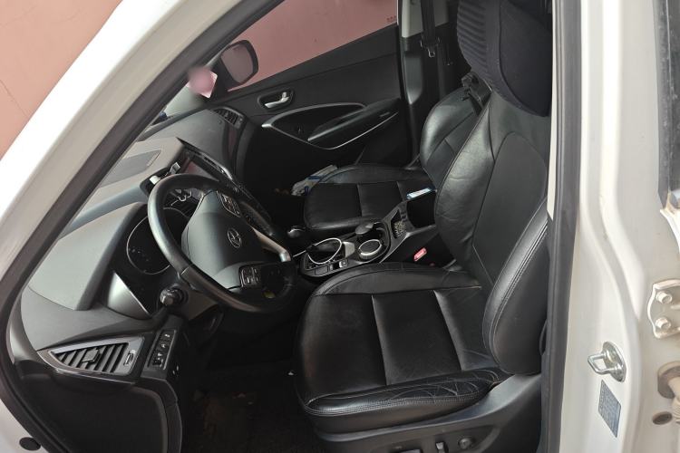 Used Hyundai Santa Fe 2015 2.0T Automatic Two-Wheel Drive Smart Version 5 Seats Left Front Seat