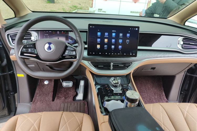 Used Denza D9 2025 DM-i Smart Drive 1020 Four-Wheel Drive Deluxe Model
