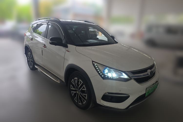 Used BYD Song New Energy 2017 Song DM 1.5TID All-Wheel Drive Luxury Model Front Right 45 Deg