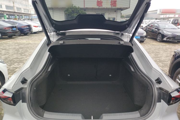 Used CHANGAN UNI-V 2022 1.5T Prestige Version Trunk