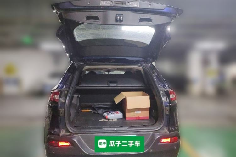 Used Jeep Cherokee 2017 2.0L Superior Edition
