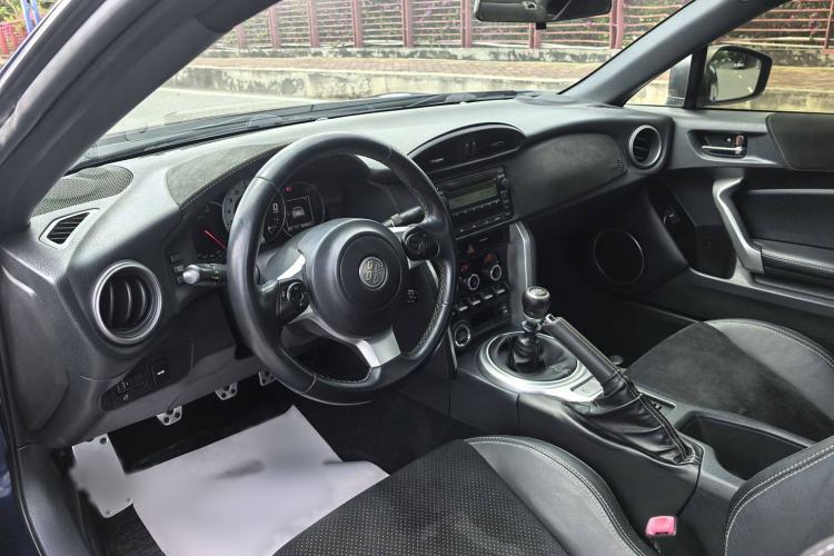 Used Toyota 86 2017 2.0L Manual Luxury Version
