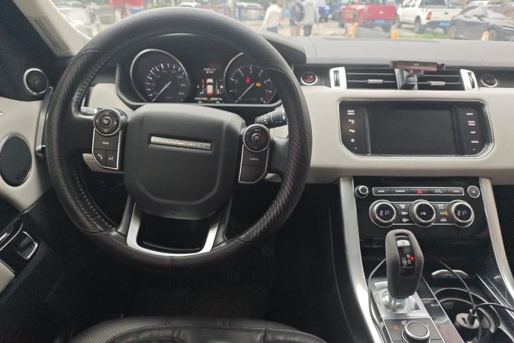 Used Land Rover Range Sport 2014 3.0 SC V6 HSE Center Console