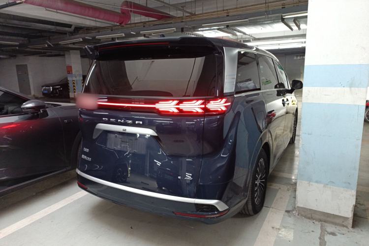 Used Denza D9 2022 EV 600 Four-Wheel Drive Prestige Model
