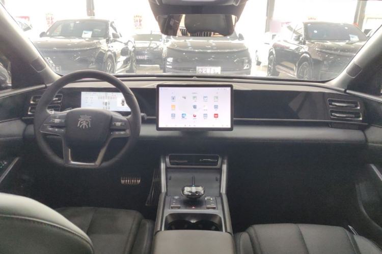 Used BYD Qin L 2025 DM-i Smart Drive 80KM Leading Model Center Console