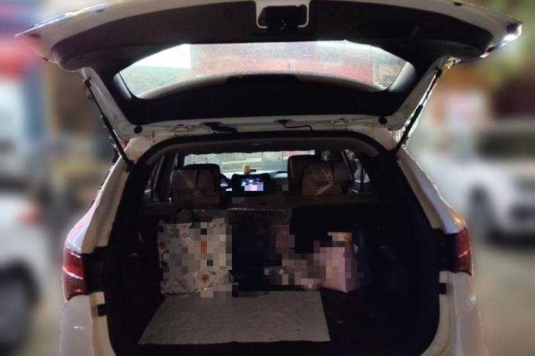 Used Hyundai Santa Fe 2013 2.4L Automatic 4x4 Smart Version Trunk