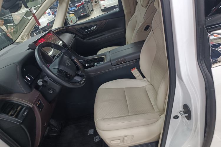 Used Toyota Alphard 2024 Dual-Engine 2.5L Deluxe Edition