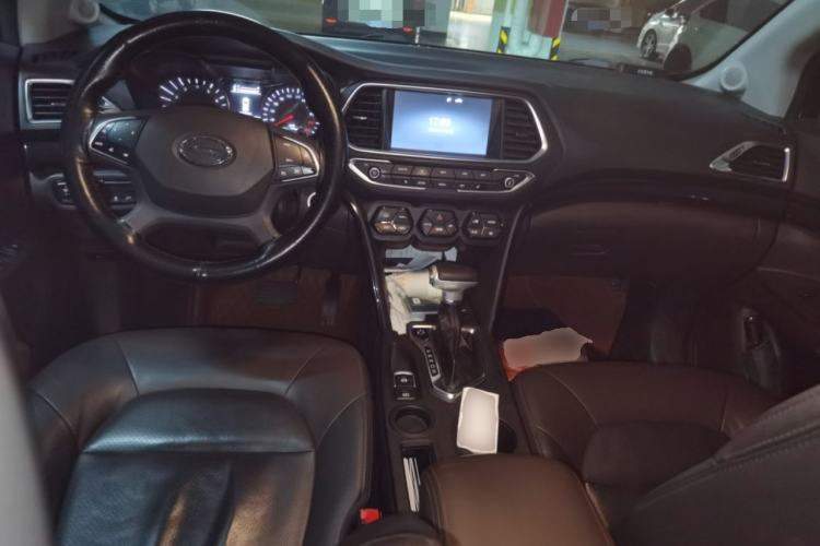 Used GAC Trumpchi GS4 2017 235T Automatic Two-Wheel Drive Luxury Smart Connectivity Version Center Console