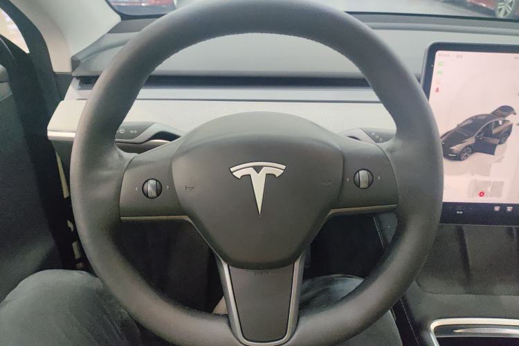 Used Tesla Model Y 2023 Long-Range All-Wheel-Drive Version