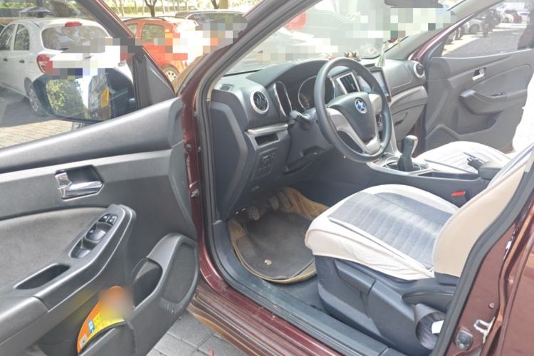 Used Venucia T70 2015 1.6L Manual Ruixing Edition
