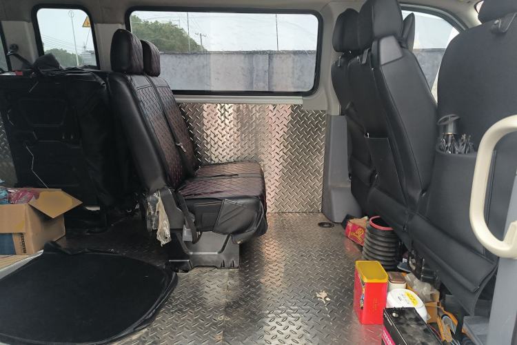 Used SAIC MAXUS Xintu V80 2019 2.5T Classic Model AMT Aoyuntong Long Wheelbase Mid-Roof 7-Seater
