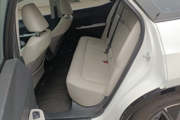 Used Toyota bZ3 2023 616 km Long-Range Premium Left Rear Seat