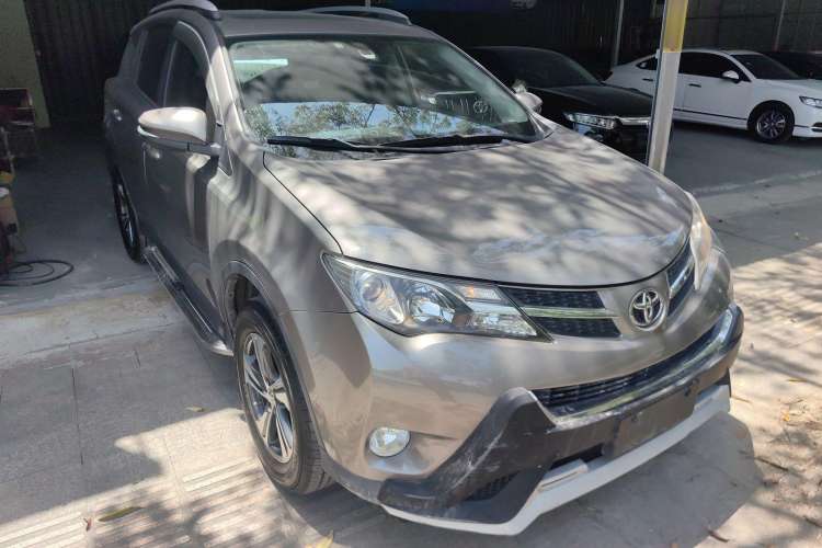 Used Toyota RAV4 2015 2.0L CVT Two-Wheel Drive Fashion Edition