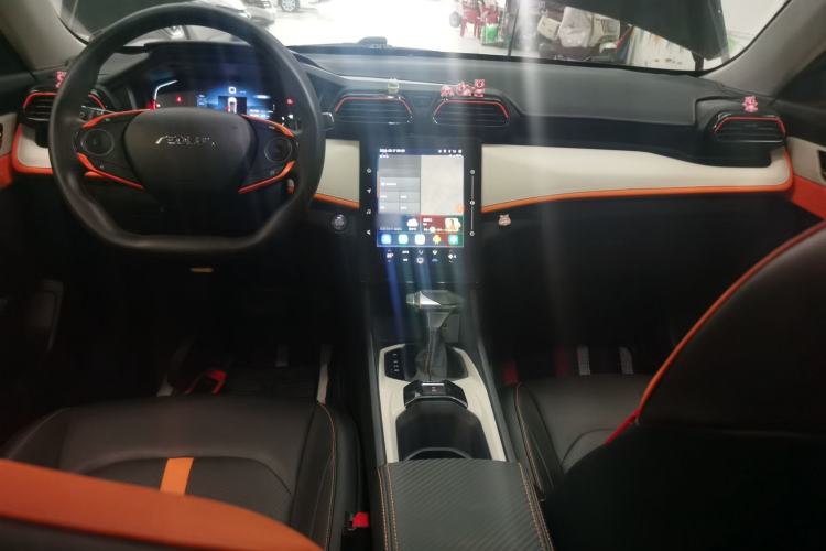 Used Dongfeng Aeolus Yixuan 2023 Mach Edition 1.5L Automatic Chasing Shadow Version Center Console