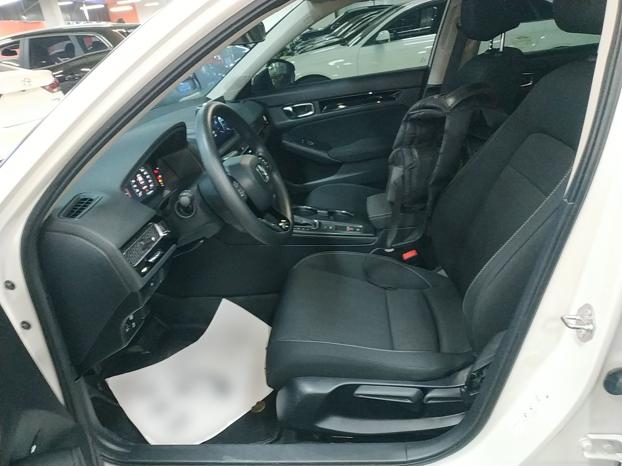 Переднее сиденье в автомобиле