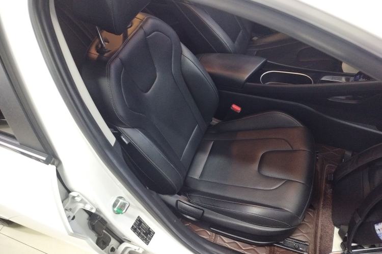 Used Hyundai Elantra 2021 1.5L CVT GLX Elite Edition Right Front Seat