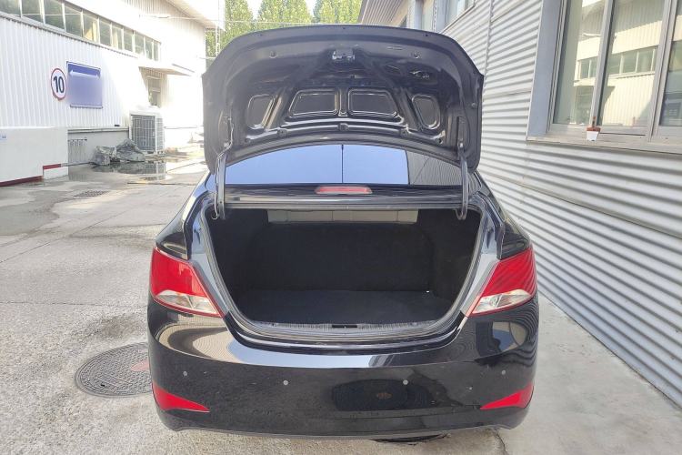 Used Hyundai Verna (older generation) 2014 1.4L Manual Smart GLS Trim
