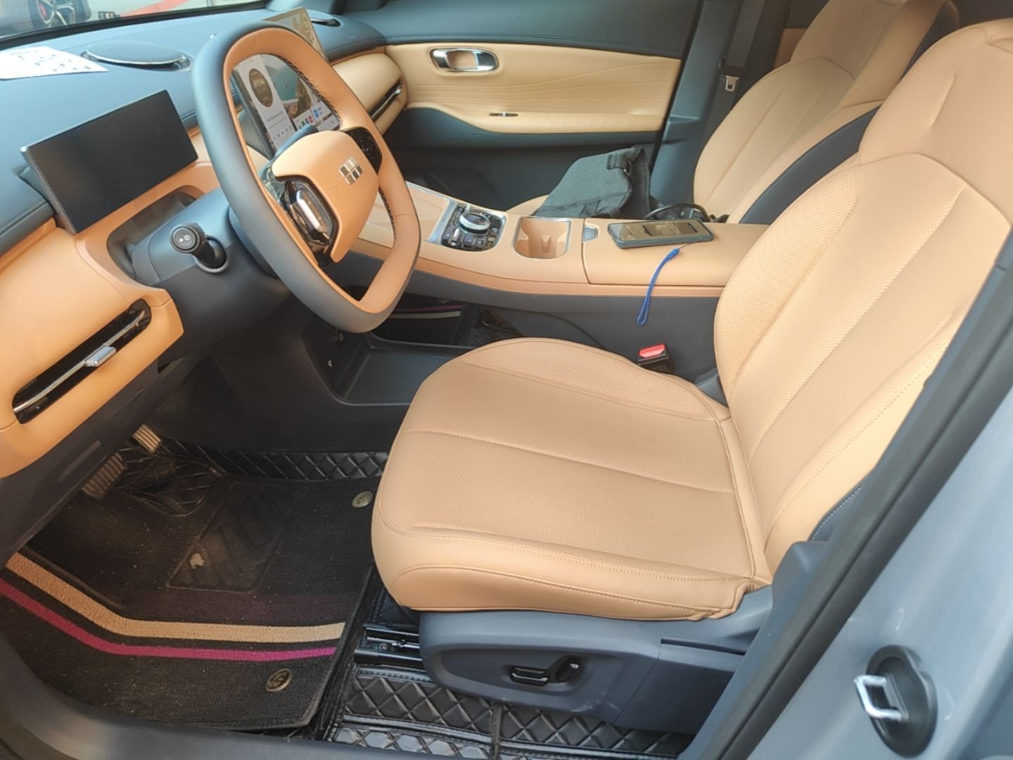 Geely Galaxy Xingjian 7 EM-i 2025 55 km Launch Edition — снимка 17