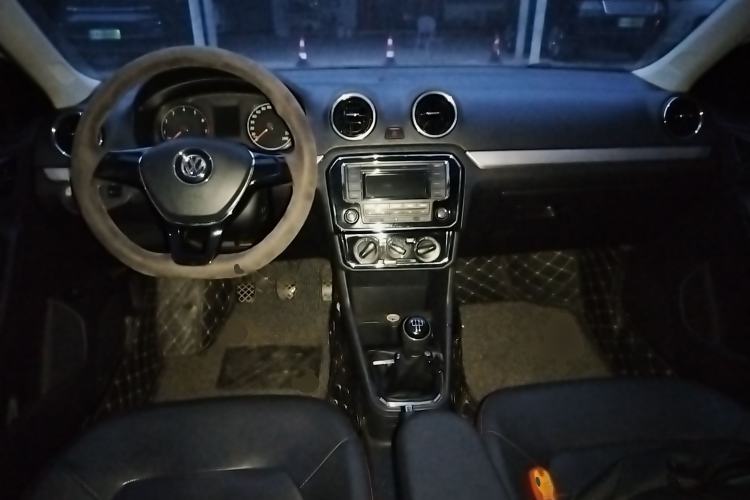 Used Volkswagen Jetta 2017 1.5L Manual Comfort Model Center Console