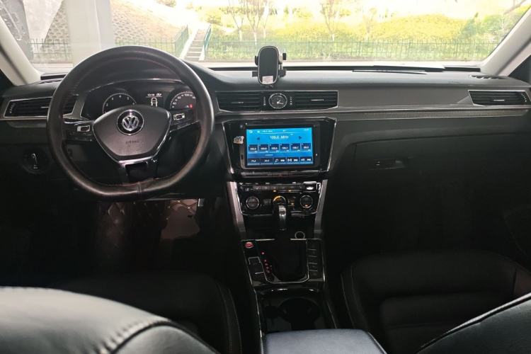 Used Volkswagen Passat 2017 330TSI DSG Luxury Edition Center Console