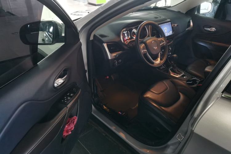 Used Jeep Cherokee 2016 2.4L Leading Edition