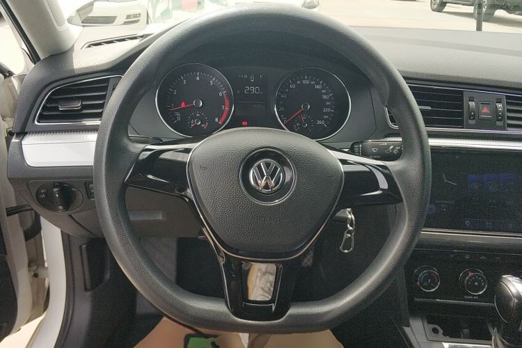 Used Volkswagen Lamando 2015 230TSI DSG Fashion Edition
