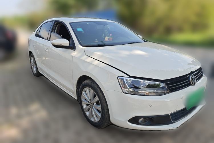 Used Volkswagen Sagitar 2014 1.4TSI Automatic Luxury Model Front Right 45 Deg