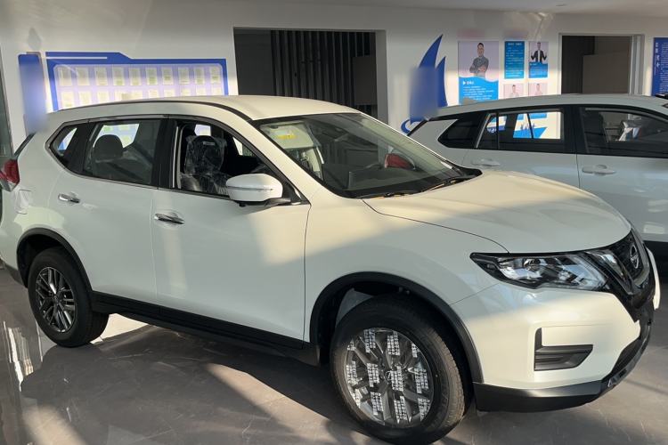 Used Nissan X-Trail 2025 Honor 2.0L Two-Wheel Drive Genuine Edition Exterior 2