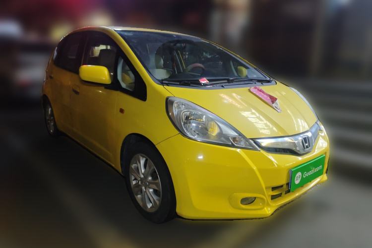 Used Honda Fit 2011 1.5L Automatic Luxury Edition Front Right 45 Deg