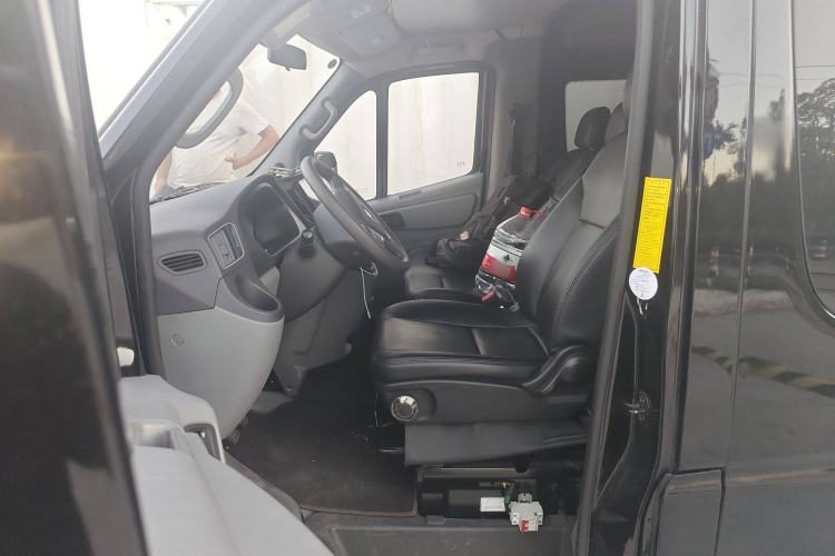 Used Foton Toano 2023 2.8T Manual Jixiang Long Wheelbase Mid-Top with Rear Dual Tires 7/9 Seats Left Front Seat