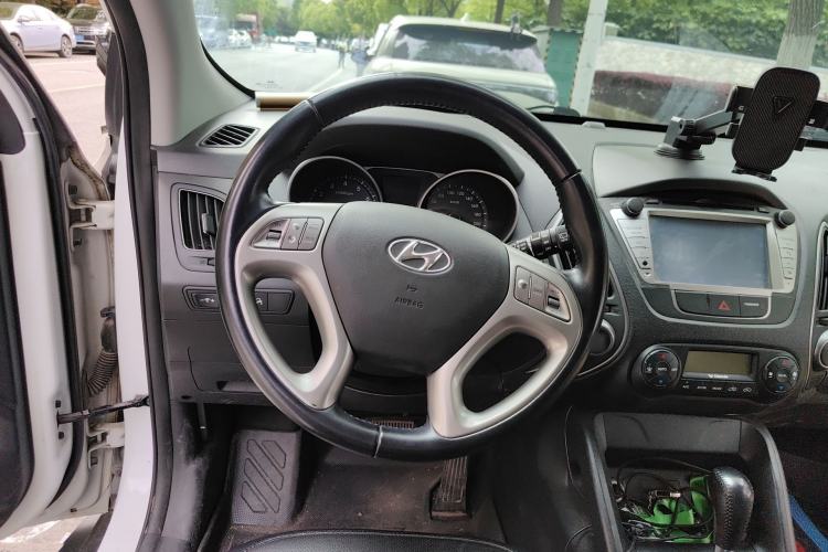 Used Hyundai ix35 2013 2.0L Automatic Two-Wheel Drive Smart GLS China IV Standard