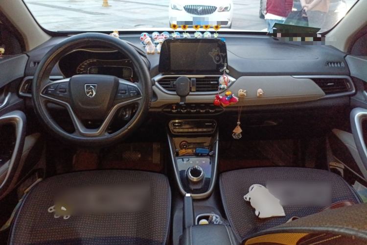 Used Baojun 510 2017 1.5L Automatic Fashion Model Center Console