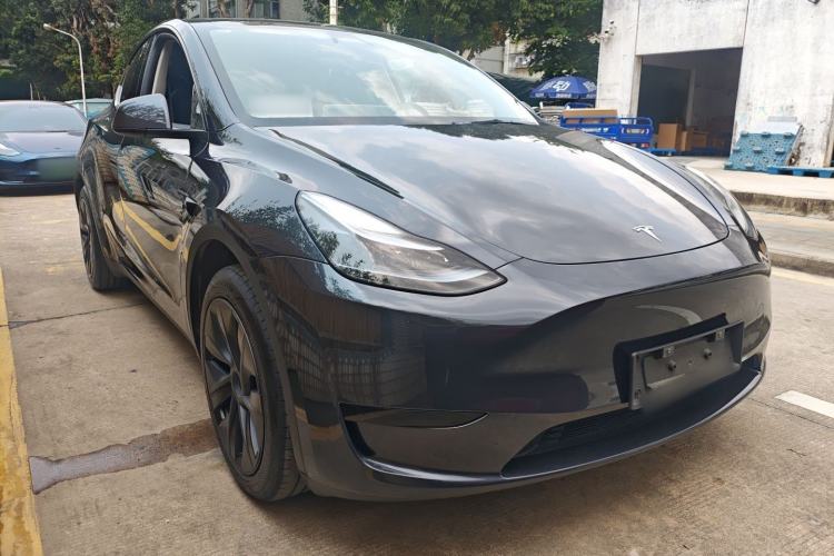Used Tesla Model Y 2024 Rear-Wheel-Drive Version Front Right 45 Deg