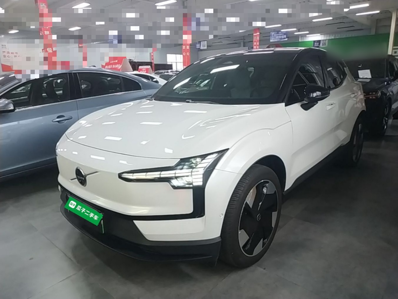 Unter der Vorderseite des Autos