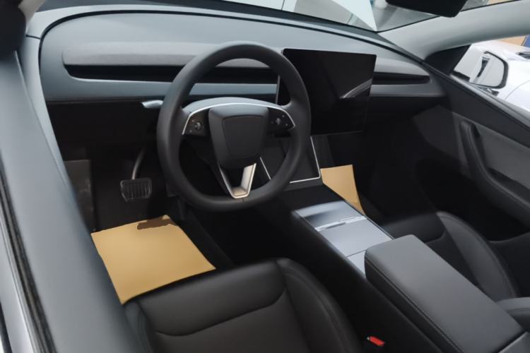 Used Tesla Model Y 2025 Rear-Wheel-Drive Version