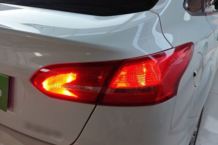 Used Ford Focus 2015 Sedan 1.6L Automatic Trend Model Exterior 3