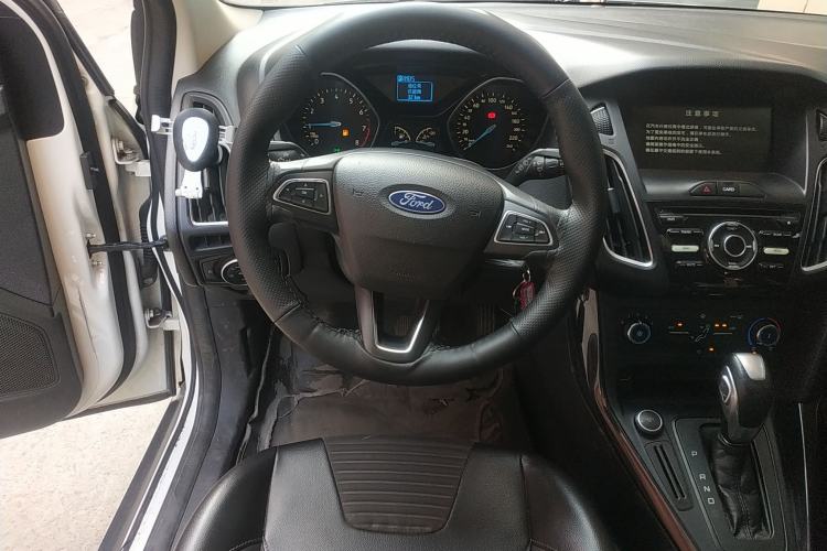 Used Ford Focus 2018 Hatchback Classic 1.6L Automatic Trendy SmartDrive Edition Steering Wheel