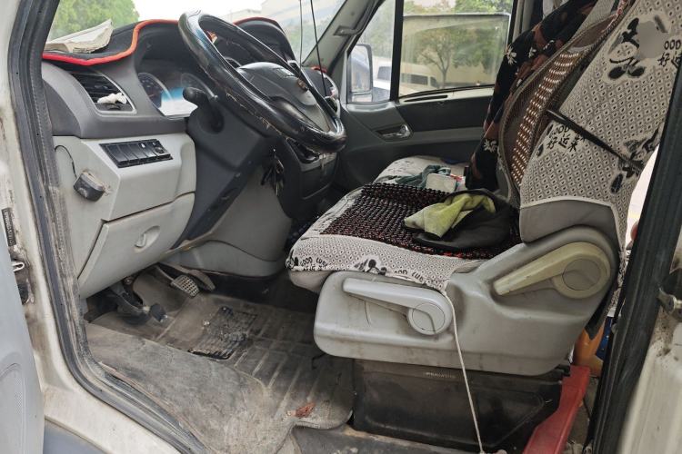 Used Iveco Power Daily 2017 2.5T Deluxe A32 Mid-Roof 5-7 Seater 47Z5 Passenger Van