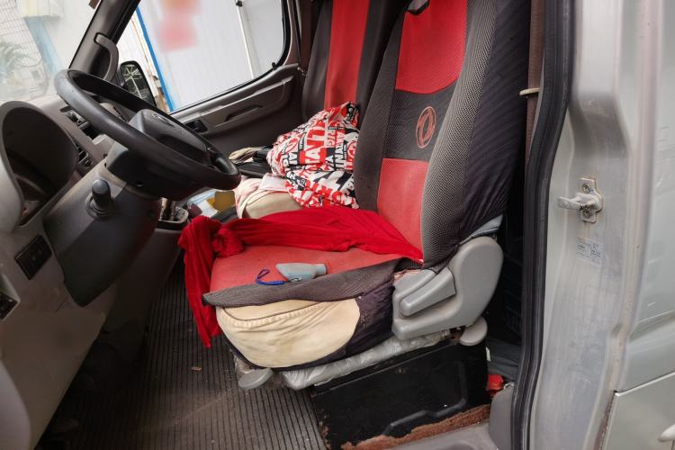 Used Dongfeng Yufeng Yufeng 2015 2.5T Lingyun Edition Yulibao High-End Short Wheelbase Mid-Roof ZD25
