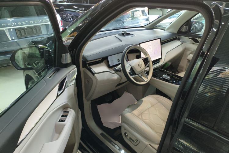 Used Volvo EM90 2025 Ultra Six-Seater Driver Seat