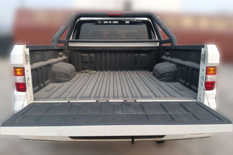 Used Huanghai N3 2019 2.4T Manual Two-Wheel Drive Sport Version China VI Standard 4K22D4T
