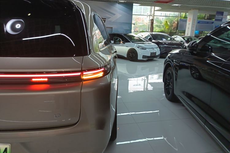 Used Li Auto L8 2023 Pro Model Exterior 3