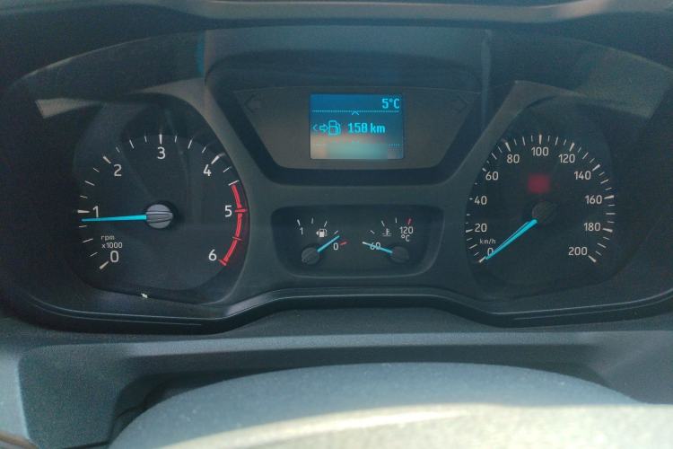 Used Ford Transit 2019 2.0T Diesel Van Mid-Chassis Mid-Roof 3-Seater China VI Standard