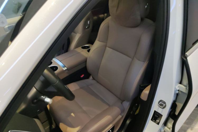 Used Li Auto L8 2025 Ultra Smart Refreshed Edition
