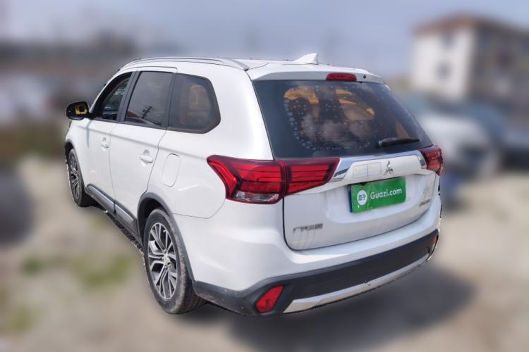 Used Mitsubishi Outlander 2018 2.0L Two-Wheel Drive Glory Edition 5 Seats
