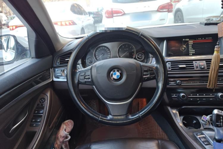 Used BMW 5 Series 2014 525Li Luxury Design Package Steering Wheel