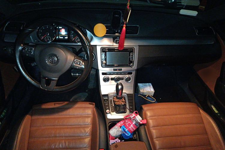 Used Volkswagen FAW-Volkswagen CC 2015 1.8TSI Luxury Model Center Console