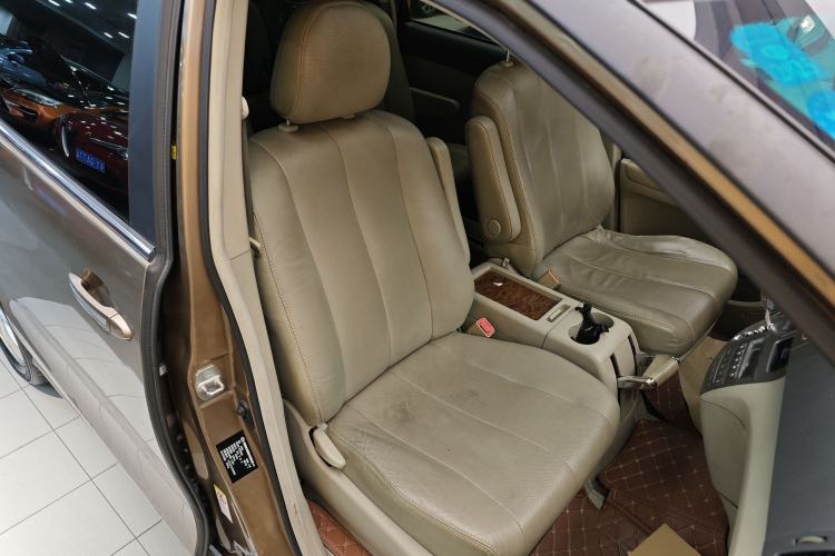 Used BYD M6 2013 2.4L Automatic Luxury Model
