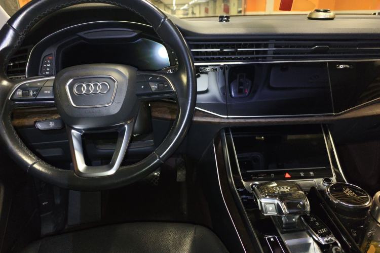 Used Audi Q7 2022 55 TFSI quattro S line Sport model Center Console